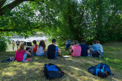 Lesen und Schreiben an der Elbe
