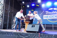 Bild vergrößern: Fassbieranstich zur Eröffnung des Stadtfestes Heidenau 2022