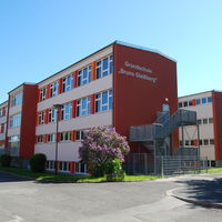 Bild vergrern: Schulgebude