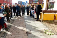 Bild vergrern: Verlegung der Stolpersteine fr Familie Reiner
