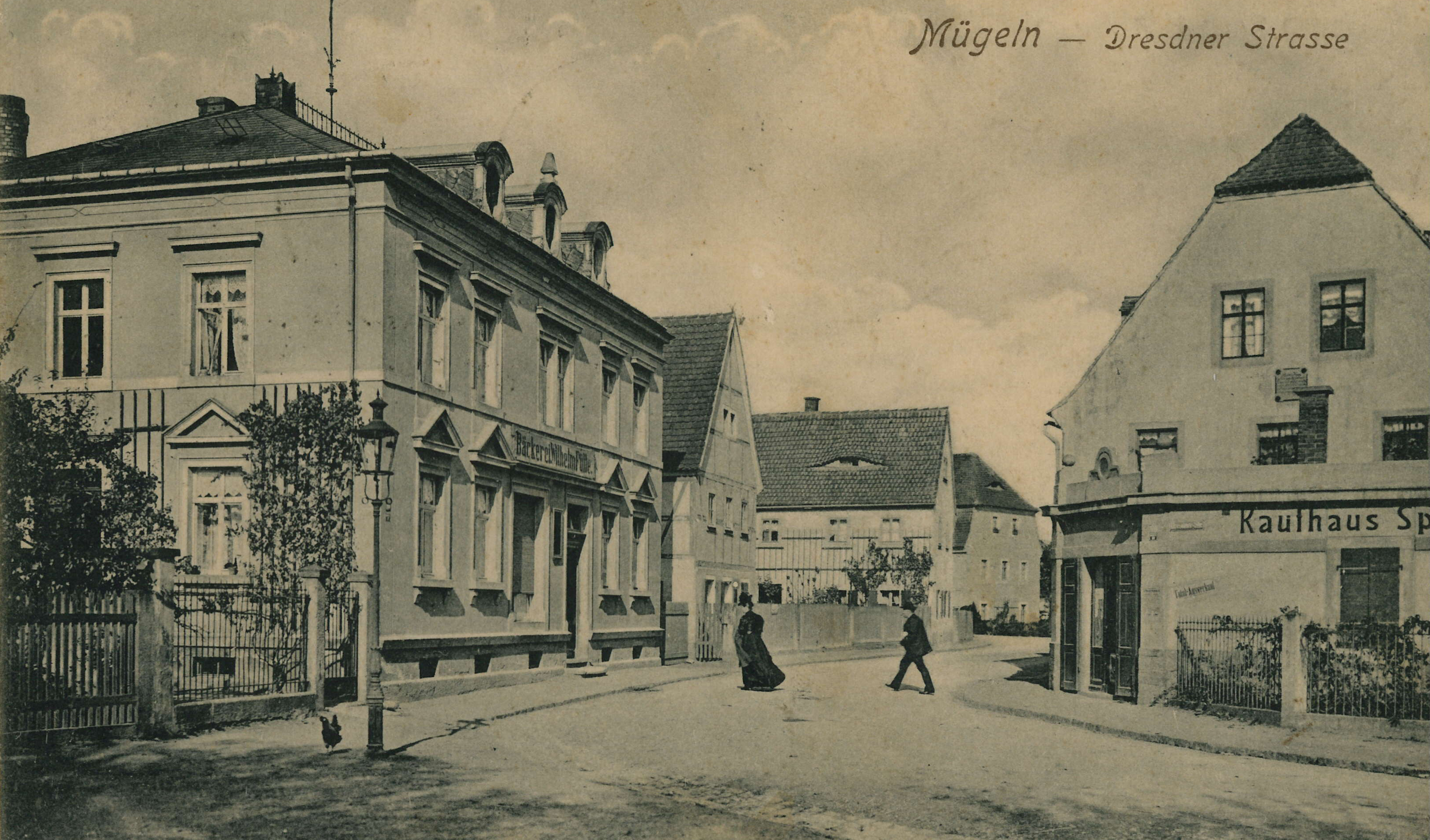 Bild vergrößern: Bildseite einer Ansichtskarte, Motiv: Dresdner Straße im Bereich des Luther-Denkmals in nördliche Richtung, ca. 1908, Fotograf: unbekannt