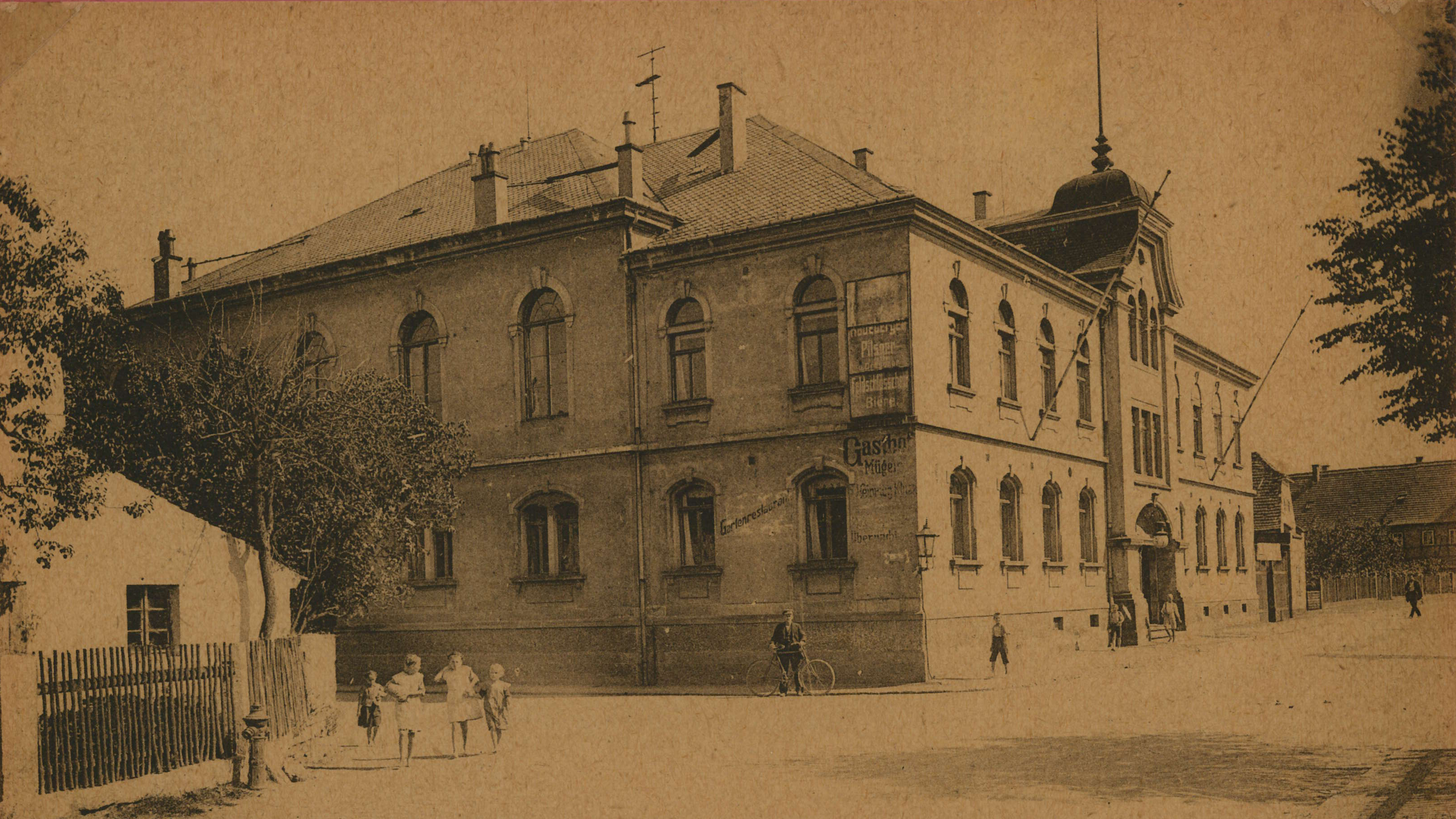 Bild vergrößern: Fotografie, Motiv: Gasthof zu Mügeln (zuletzt Kulturhaus Aufbau), ca. 1910/15, Fotograf: unbekannt