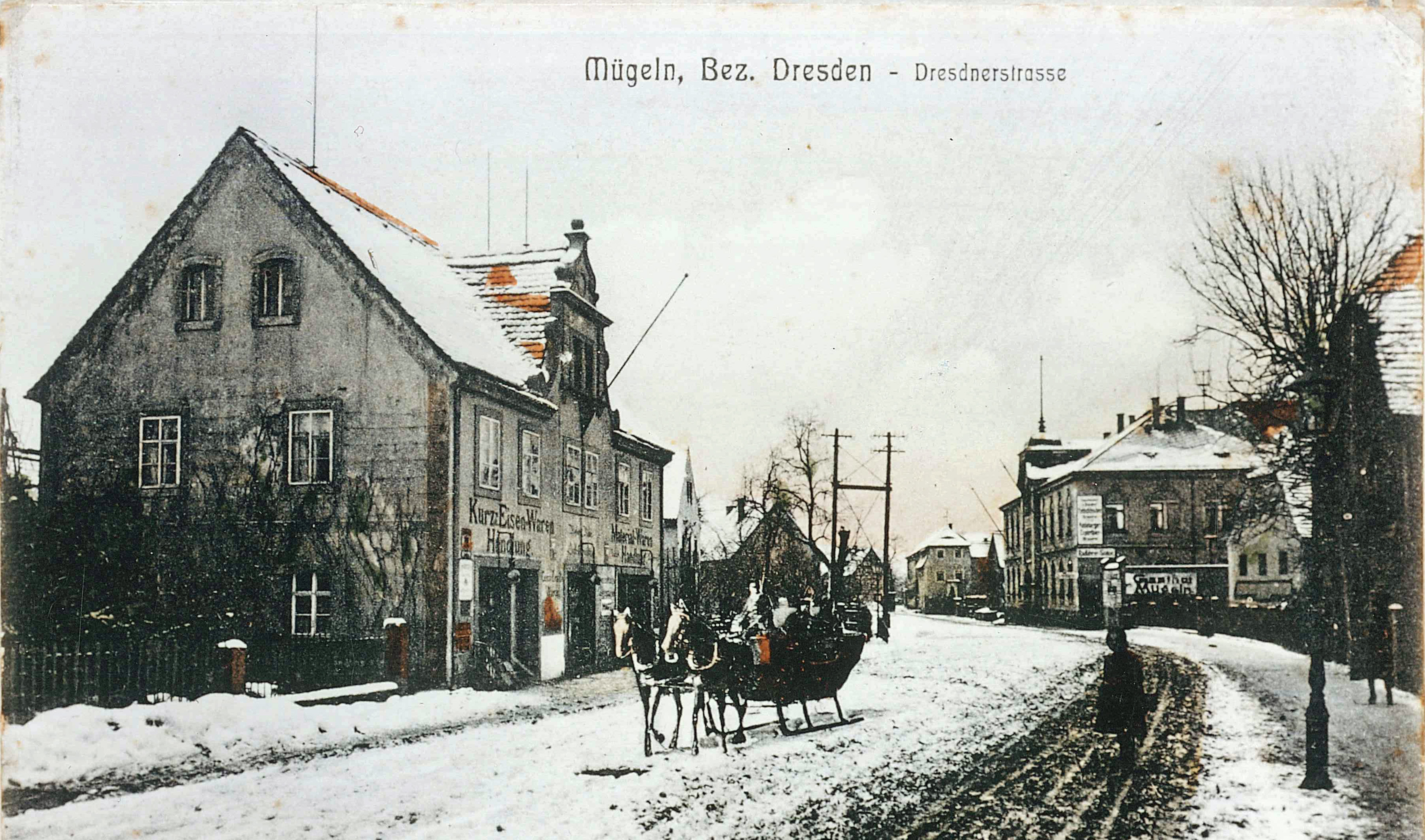 Bild vergrößern: Kolorierte Bildseite einer Ansichtskarte, Motiv: Dresdner Straße im Bereich der Schlosserei Näke in nördliche Richtung, um 1915, Fotograf: unbekannt