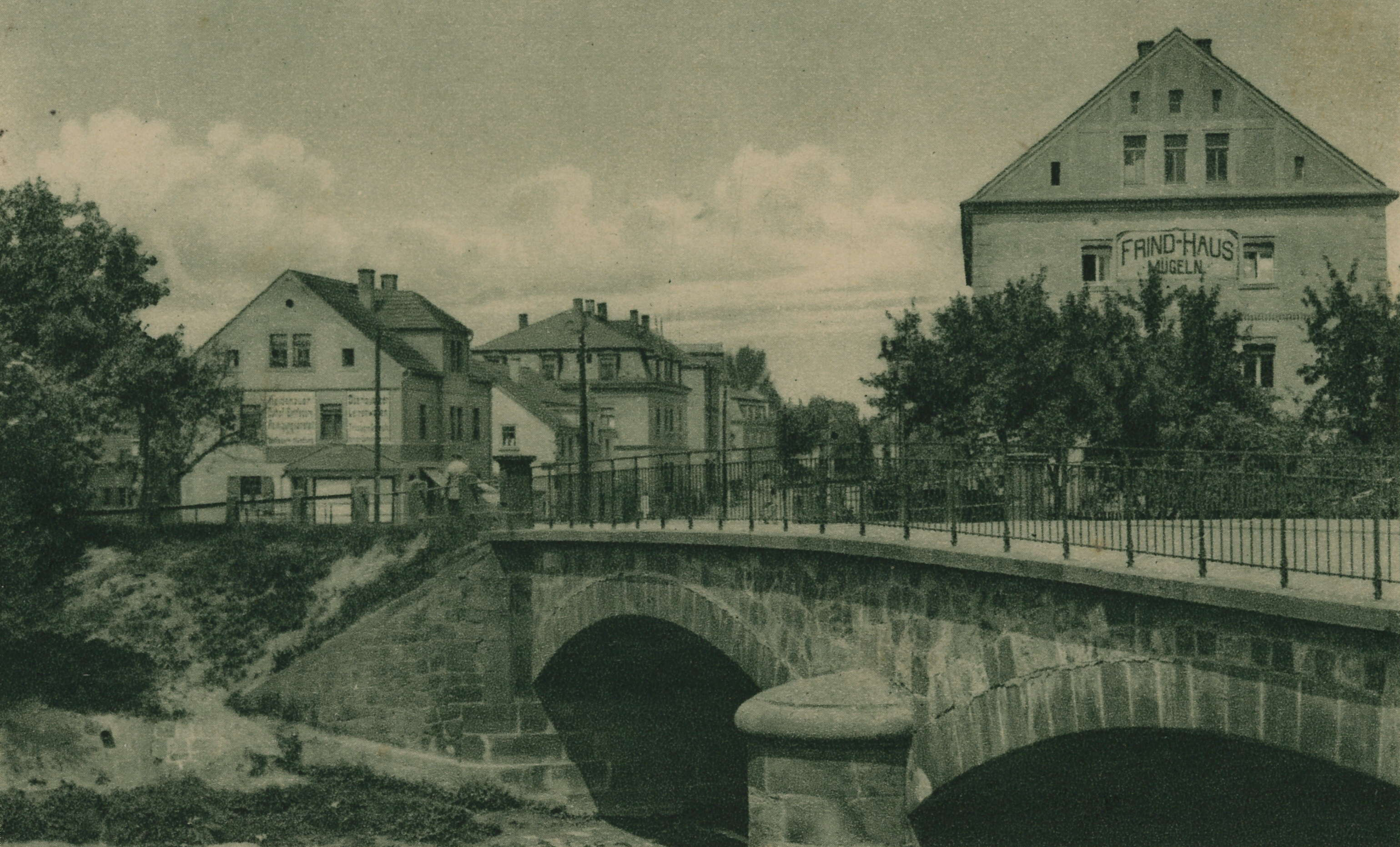 Bild vergrößern: Bildseite einer Ansichtskarte, Motiv: Müglitzbrücke (heute Max-Walther-Brücke), ca. 1925/30, Fotograf: unbekannt