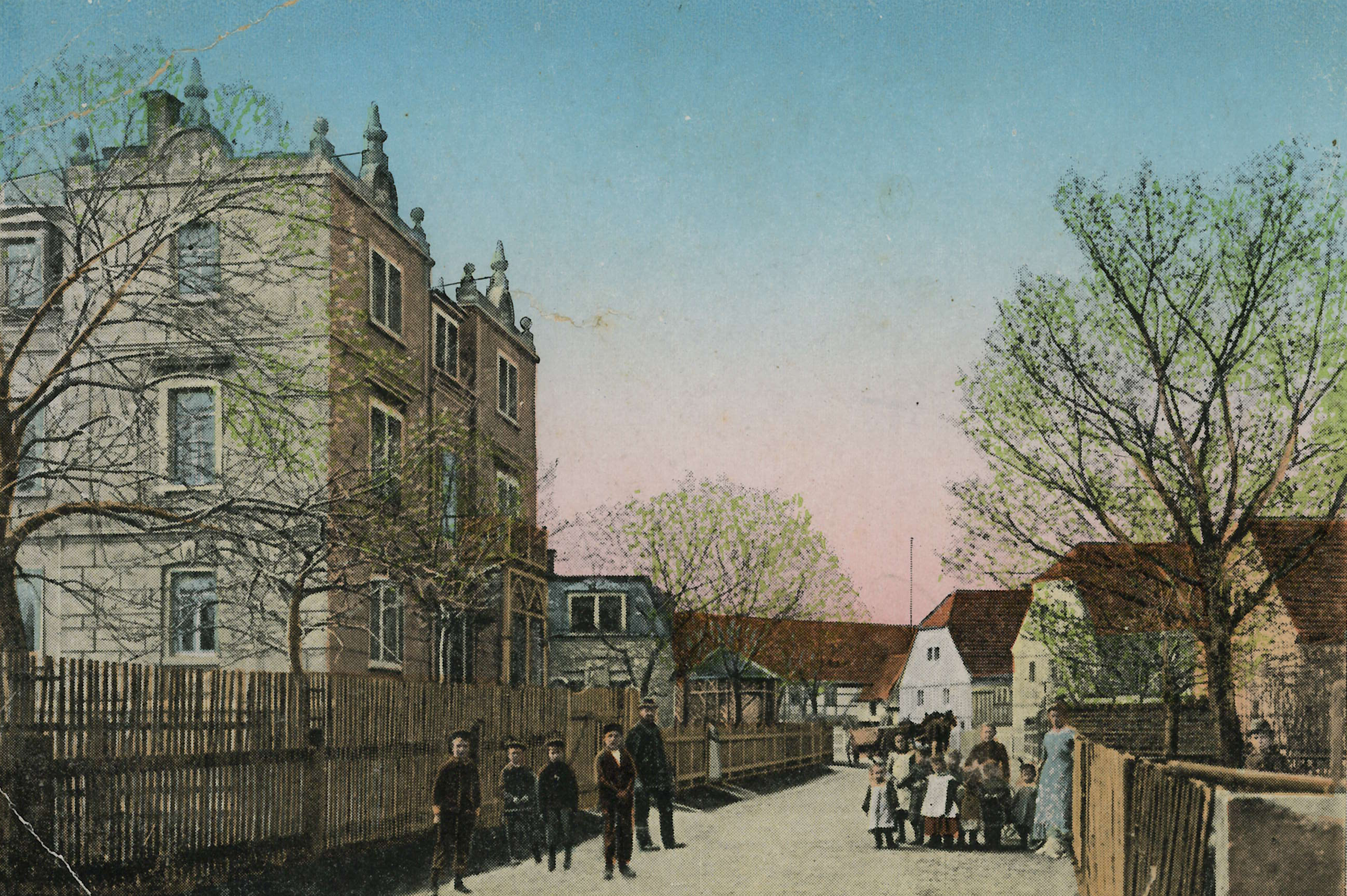 Bild vergrößern: Kolorierte Bildseite einer Ansichtskarte, Motiv: Parkstraße im Bereich der Pechhüttenstraße in nordwestliche Richtung, ca. 1900/05, Fotograf: unbekannt