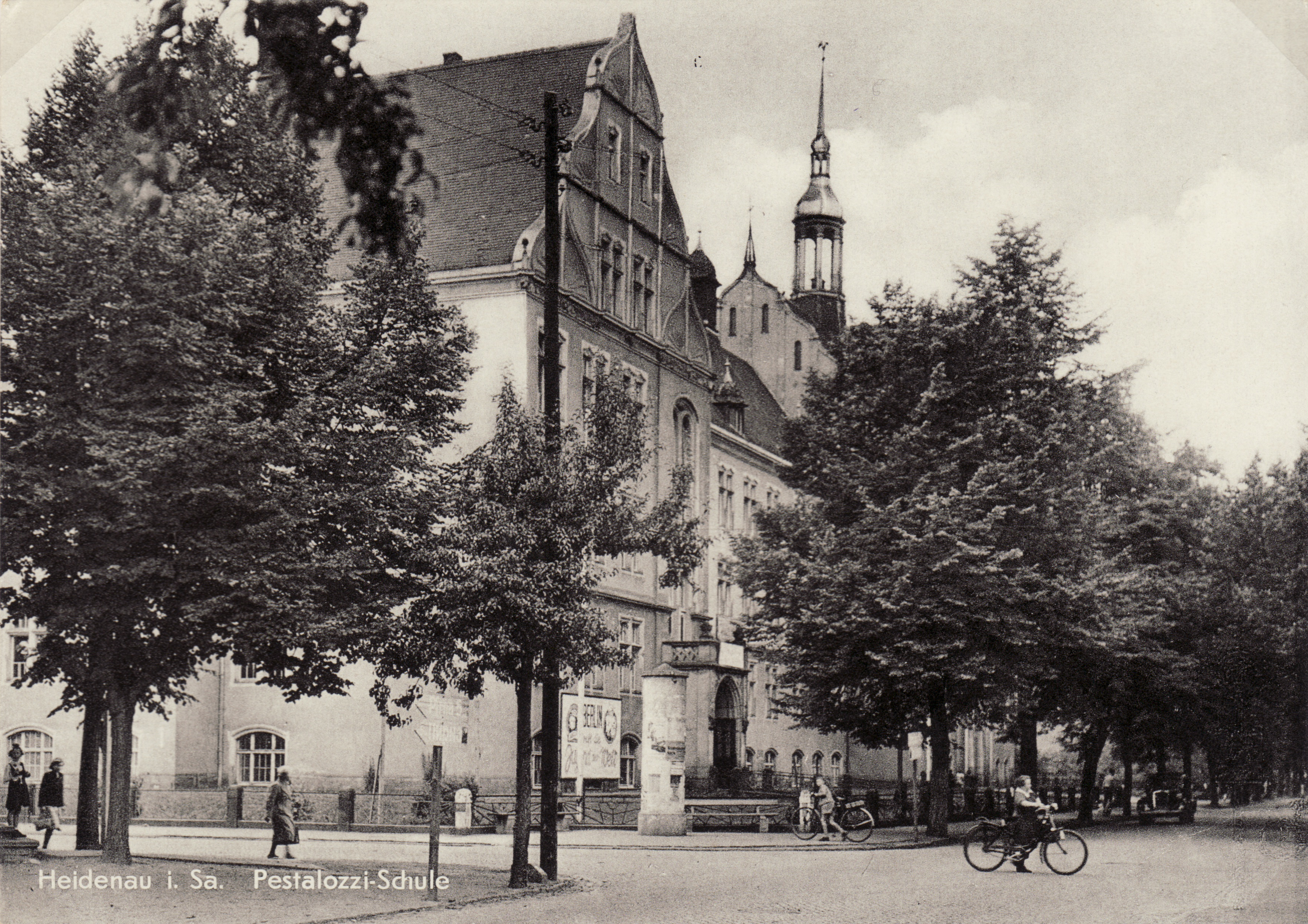 Bild vergrößern: Bildseite einer Ansichtskarte, Motiv: Pestalozzi-Schule, ca. 1951, Fotograf: unbekannt