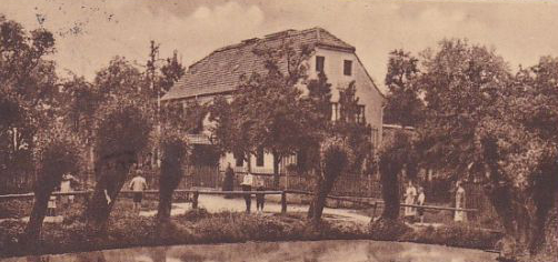 Bild vergrößern: Detail der Bildseite einer Ansichtskarte, Motiv: Gasthaus Wölkau, ca. 1925/30, Fotograf: unbekannt