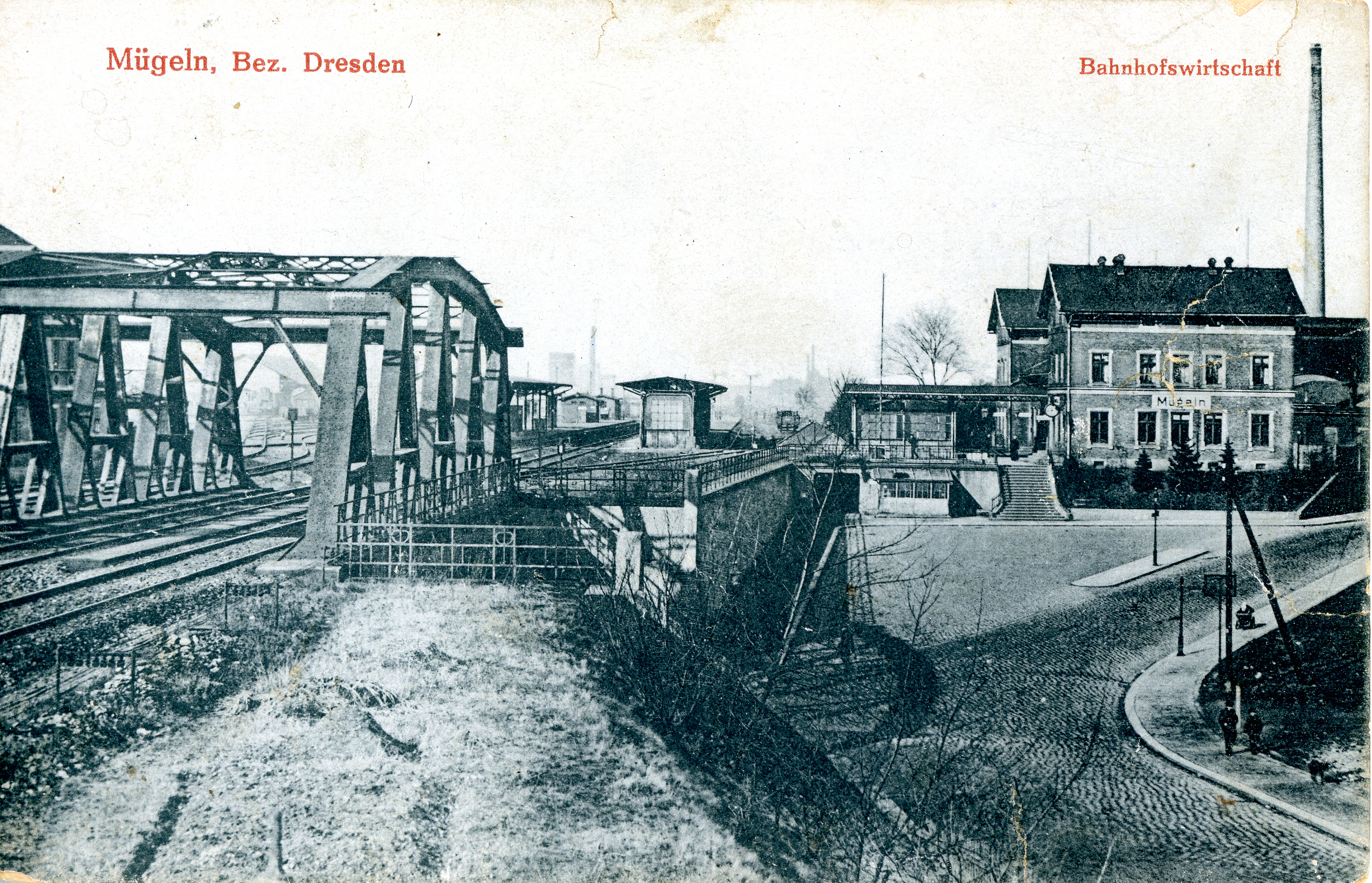 Bild vergrößern: Bildseite einer Ansichtskarte, Motiv: Bahnhofsbereich von Mügeln (heute S-Bahn-Station Heidenau Nord), um 1915, Fotograf: unbekannt