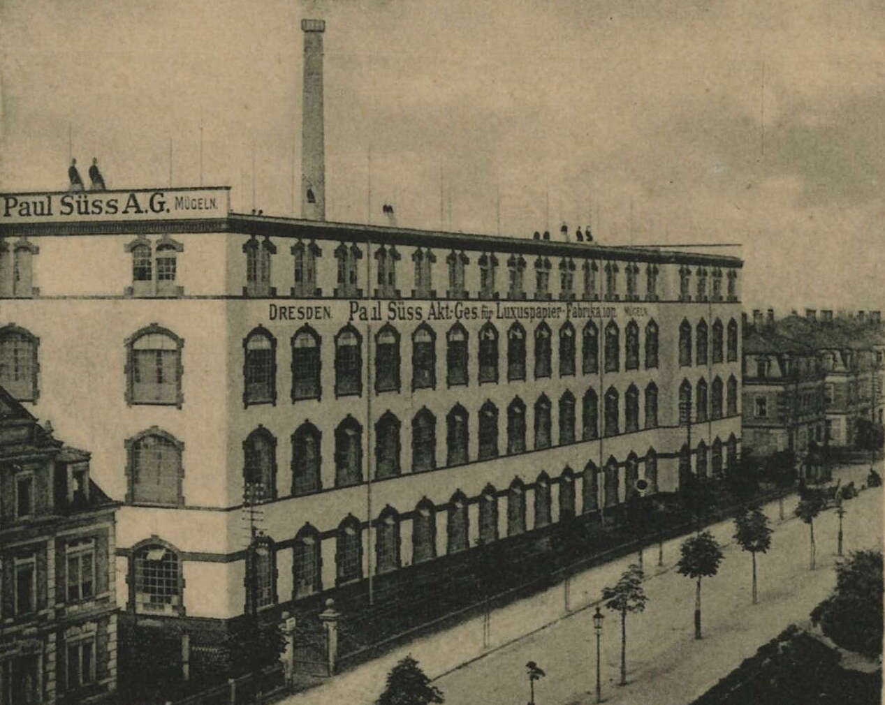 Bild vergrößern: Detail der Bildseite einer Ansichtskarte, Motiv: Fabrikgebäude der Paul Süss A. G., ca. 1901, Fotograf: unbekannt