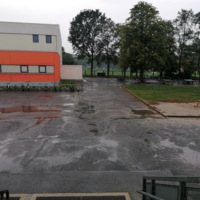 Bild vergrößern: heutiger Zustand des Schulhofs