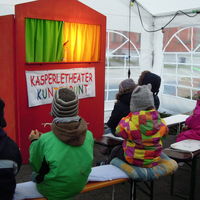 Bild vergrößern: Puppenbühne Kunterbunt